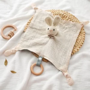 doudou plat bébé animal en crochet avec annaeau bois